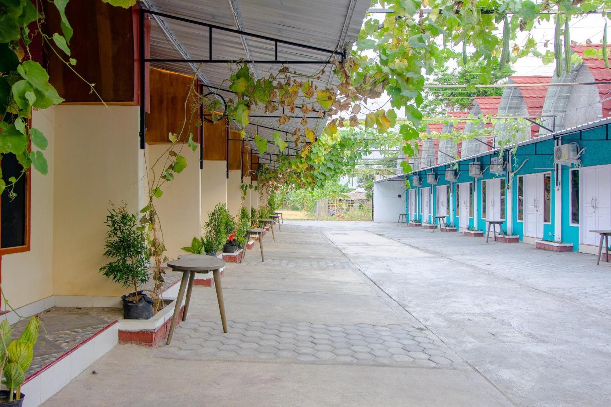 Oyo Life 1643 Grand Monica Hotel Maguwo Luaran gambar