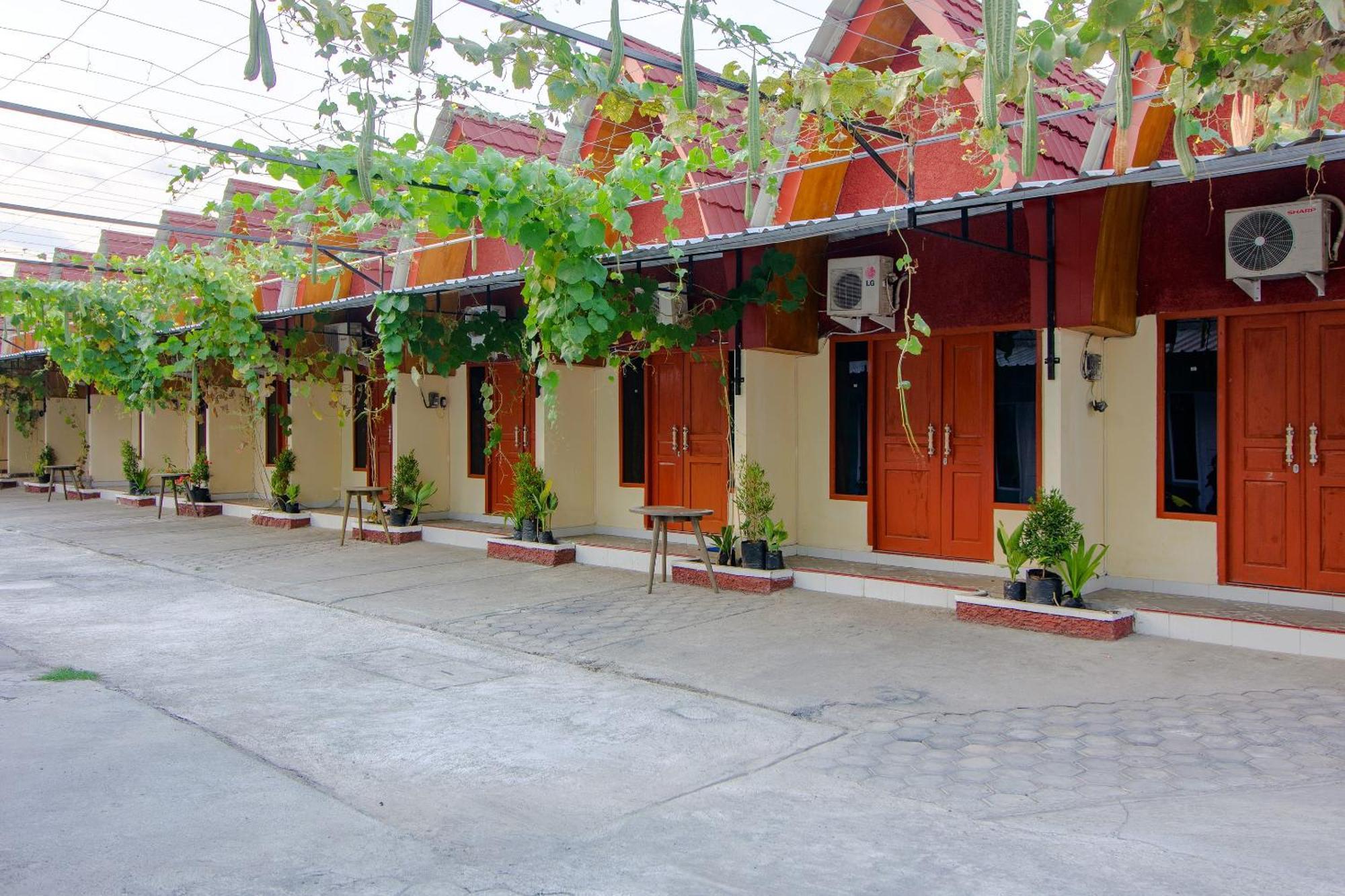 Oyo Life 1643 Grand Monica Hotel Maguwo Luaran gambar