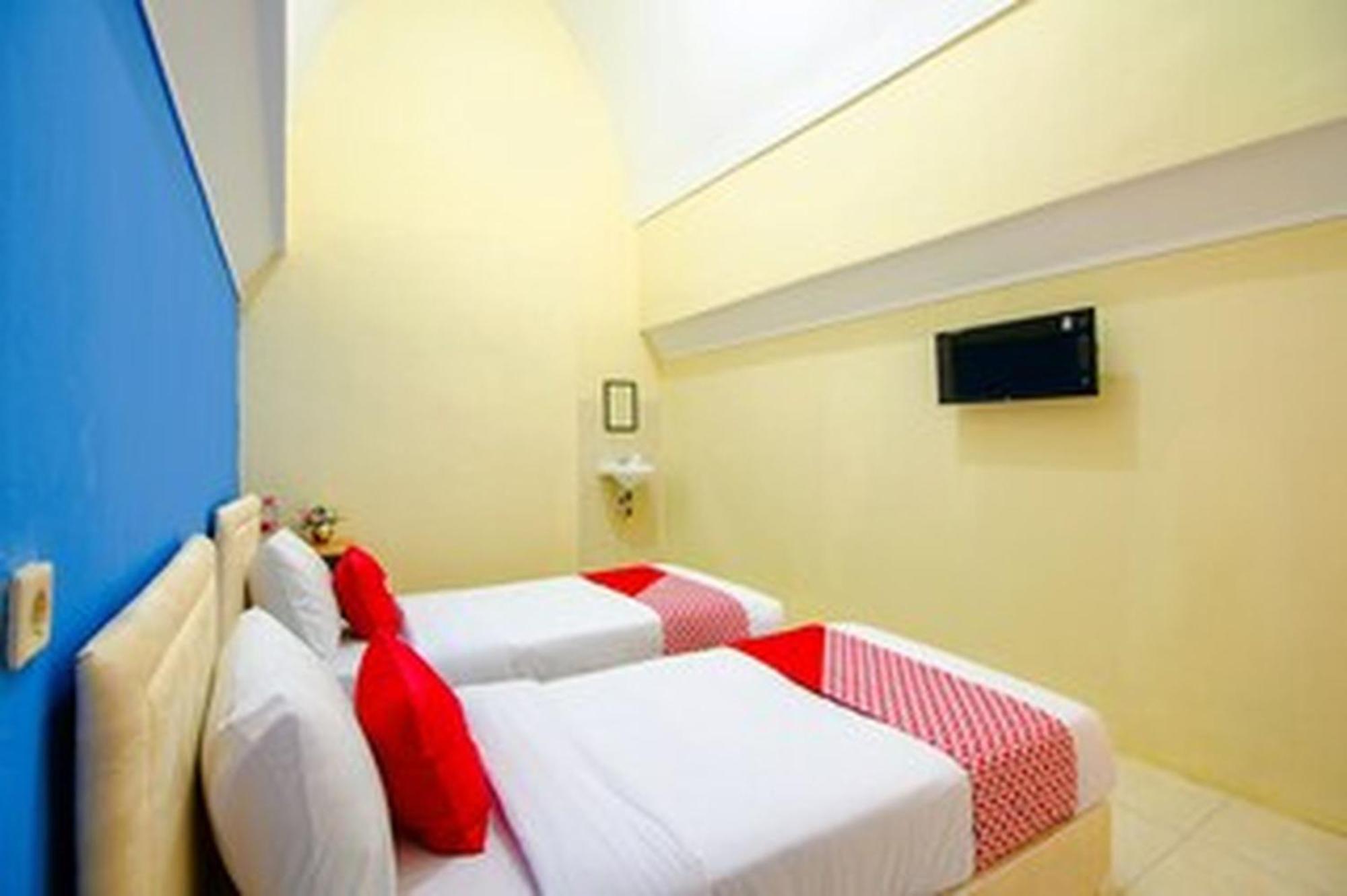 Oyo Life 1643 Grand Monica Hotel Maguwo Luaran gambar